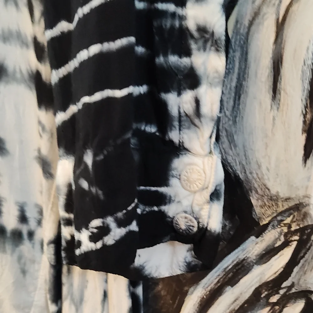 On Running Black and White Tunic Top - Picture 5 of 9
